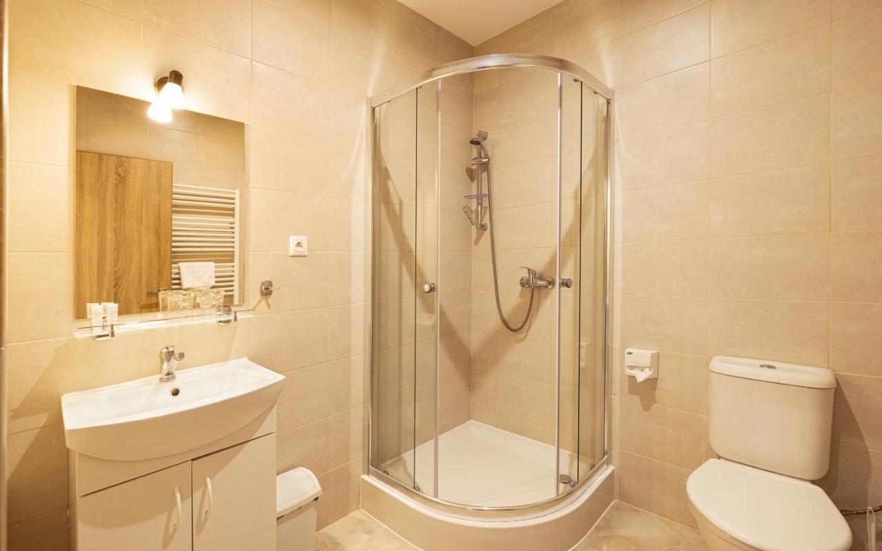 Royal M Hotel Kisszeben Kültér fotó